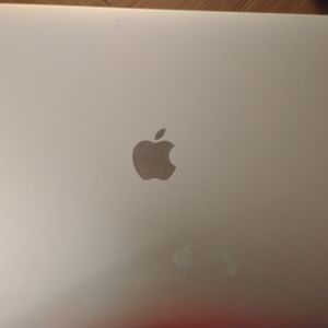 Apple MacBook in Elegant Silver